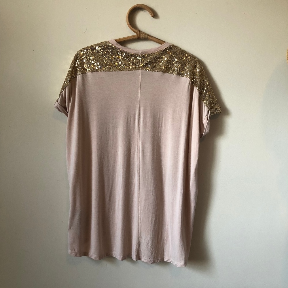 ❌SOLD POL Blush Pink & Gold Metallic Sequin Tee - Picture 2 of 8